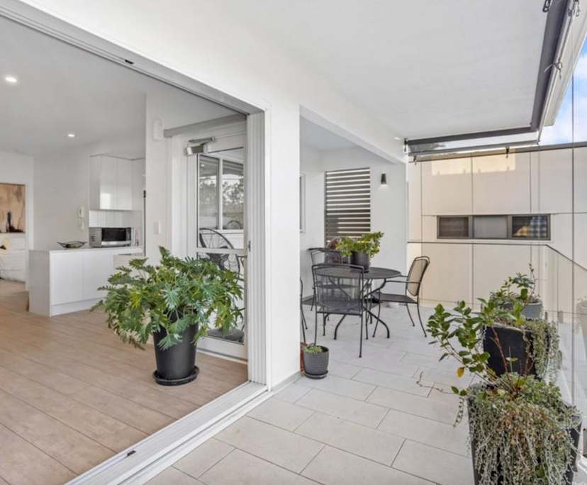 Unfurnished room with own bathroom