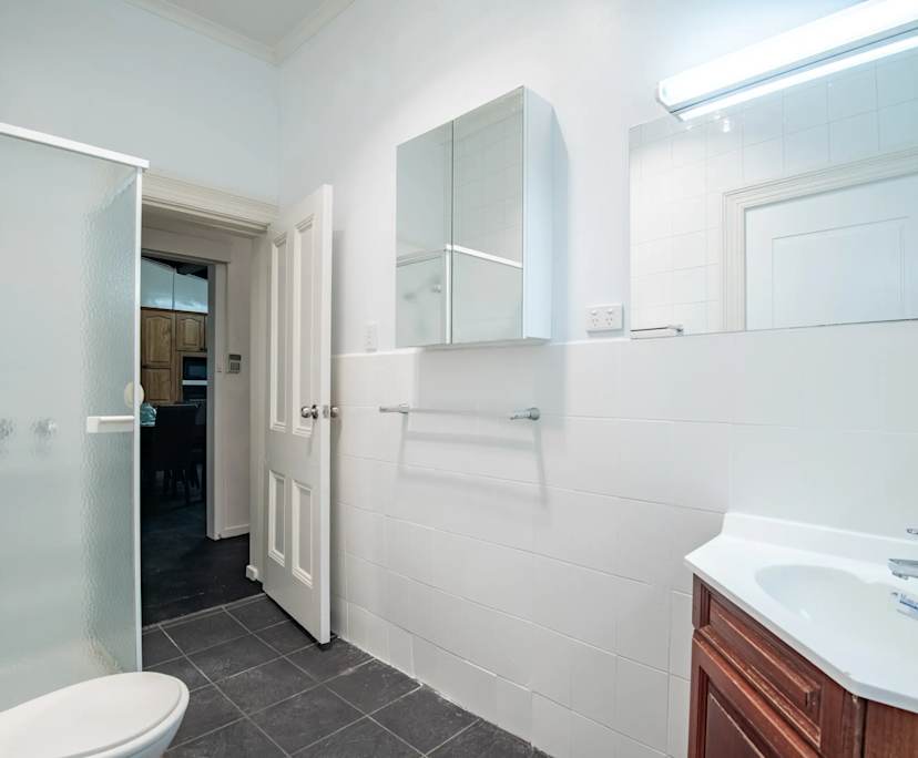 $500, Share-house, 6 bathrooms, Elwood VIC 3184