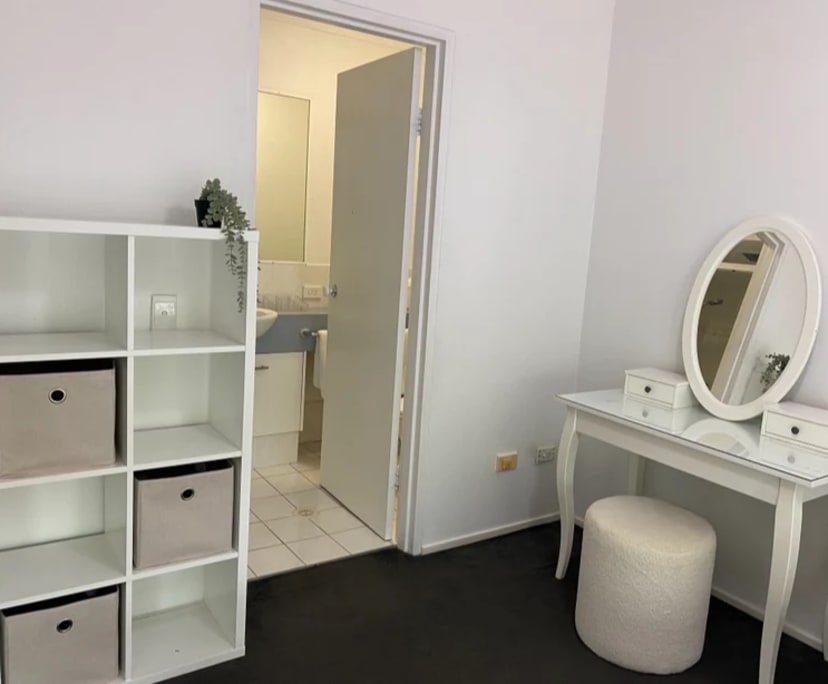 Furnished room with ensuite in a flatshare