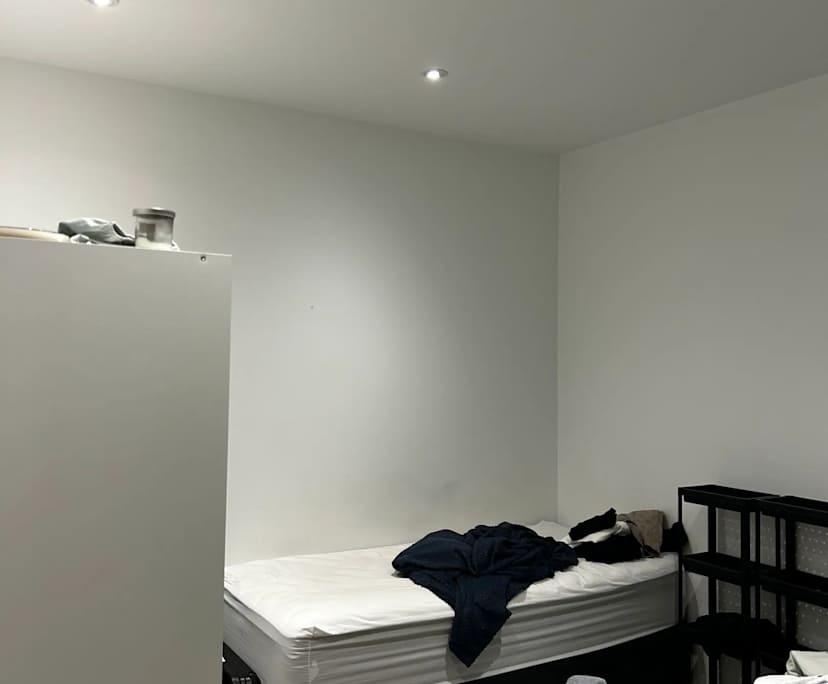Unfurnished room in a flatshare