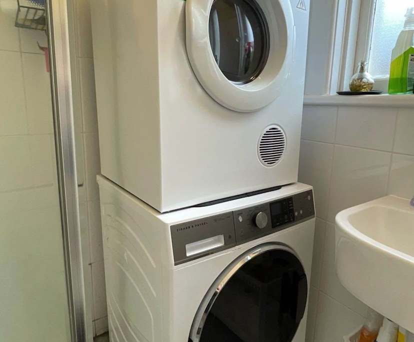 $420, Flatshare, 2 bathrooms, St Kilda VIC 3182