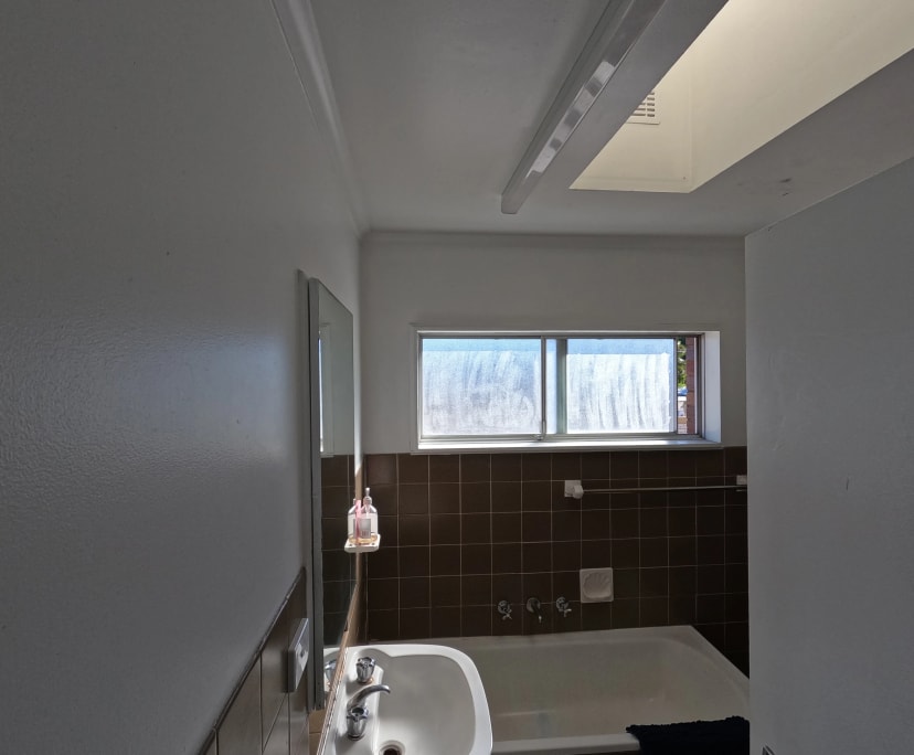 $384, Flatshare, 3 bathrooms, Brookvale NSW 2100