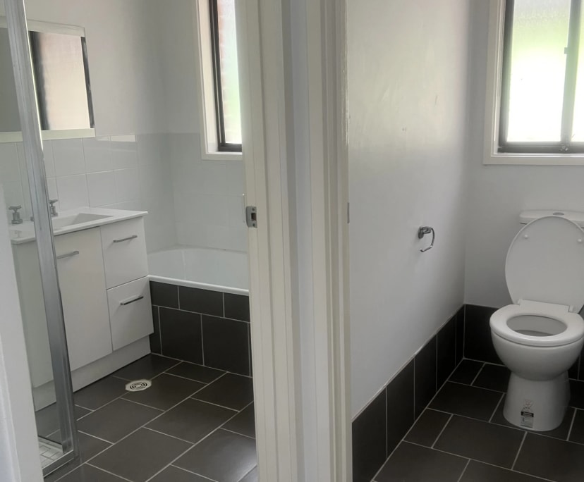 2 Rooms for Rent in Theodore, Canberra 300350, F...