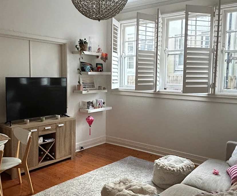 Furnished room in a flatshare