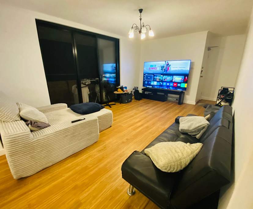 Furnished room in a flatshare