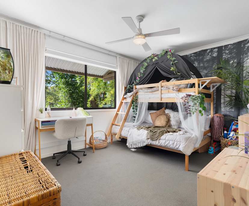 $1,100, Whole-property, 3 bathrooms, Little Mountain QLD 4551