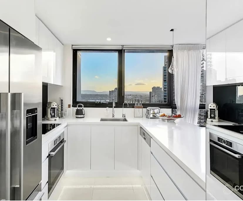 $480, Flatshare, 2 bathrooms, Main Beach QLD 4217