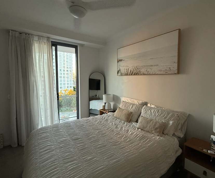 Furnished room with ensuite in a flatshare