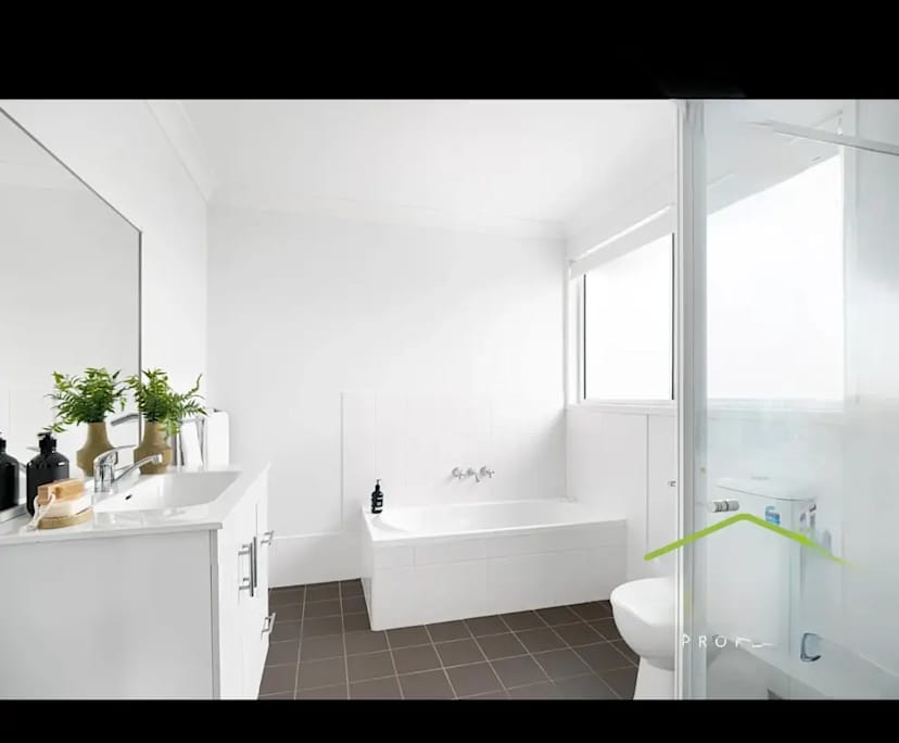 $250, Share-house, 2 bathrooms, Mount Hutton NSW 2290