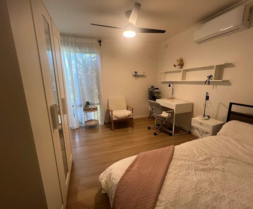 Furnished room in a share house