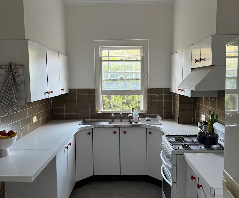 Furnished room in a flatshare