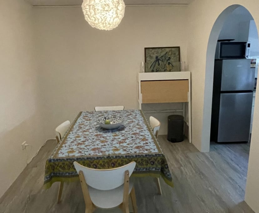 $290, Flatshare, 2 bathrooms, Taringa QLD 4068