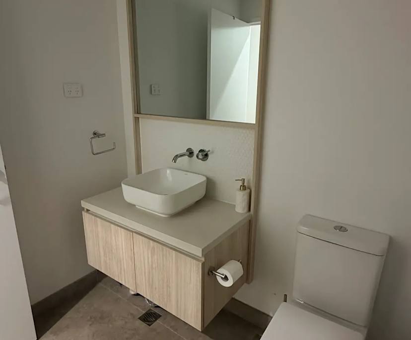 $350, Flatshare, 3 bathrooms, Broadbeach QLD 4218