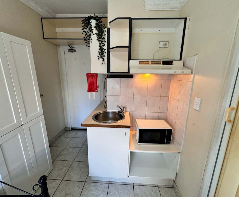 $400, Studio, 1 bathroom, Enmore NSW 2042