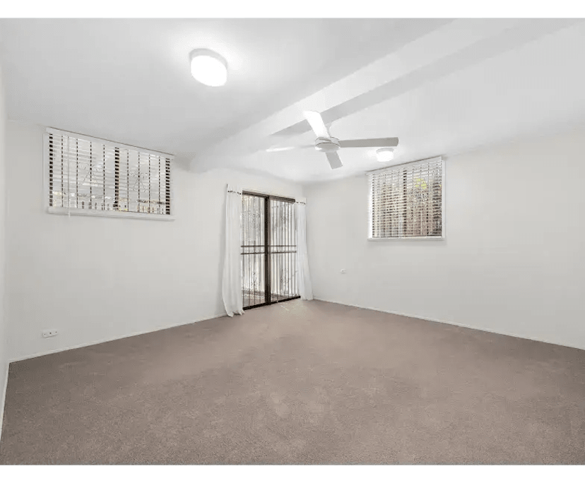Unfurnished room with own bathroom