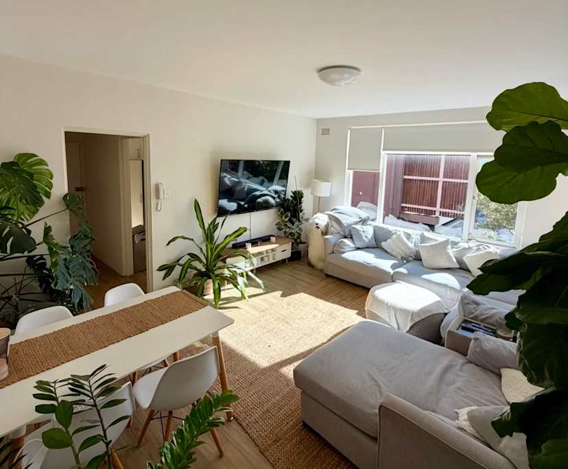 Furnished room in a flatshare