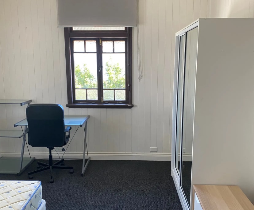 $210, Share-house, 4 bathrooms, Greenslopes QLD 4120