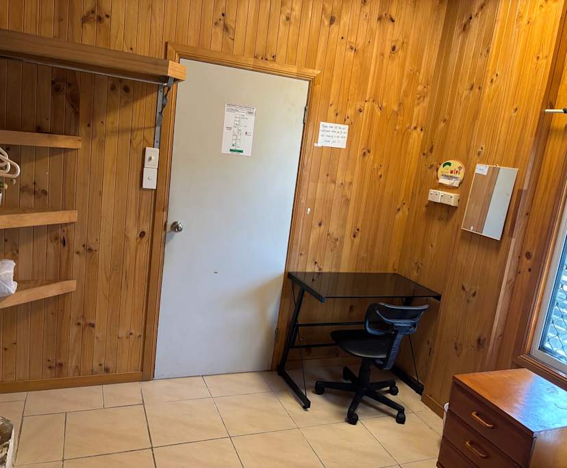 Room in a share house