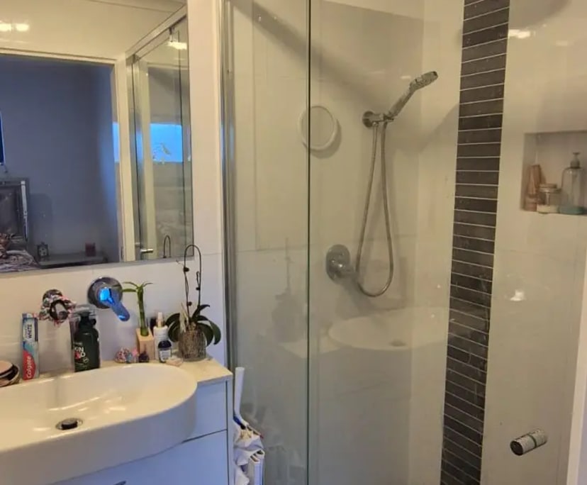 Furnished room with ensuite in a flatshare