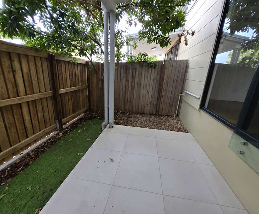 Furnished room with ensuite in a flatshare