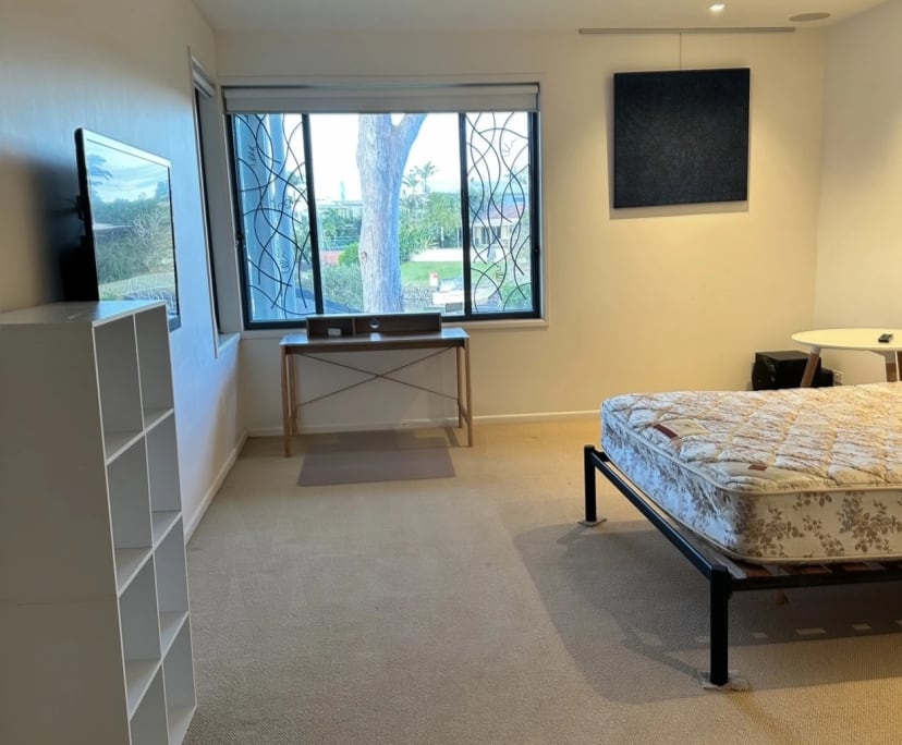 Room for Rent in Broadbeach Waters, Gold Coast 40...
