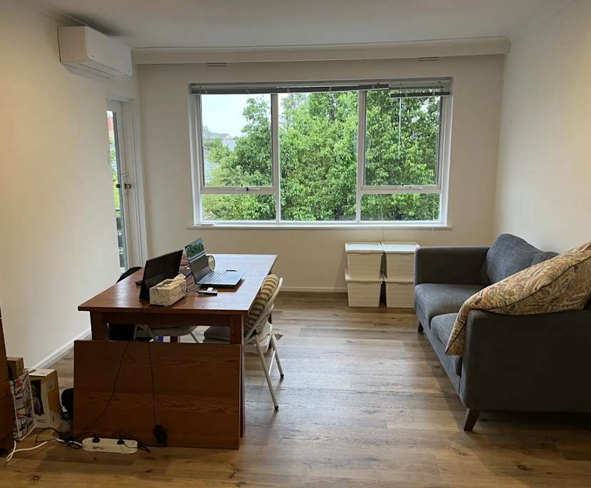 Furnished room in a flatshare