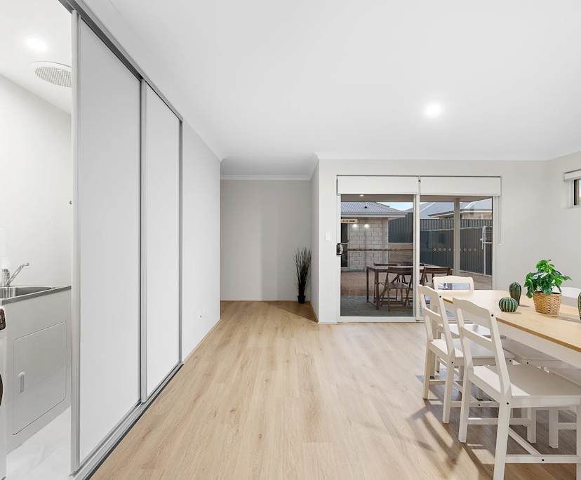 $340, Share-house, 6 bathrooms, Madora Bay WA 6210