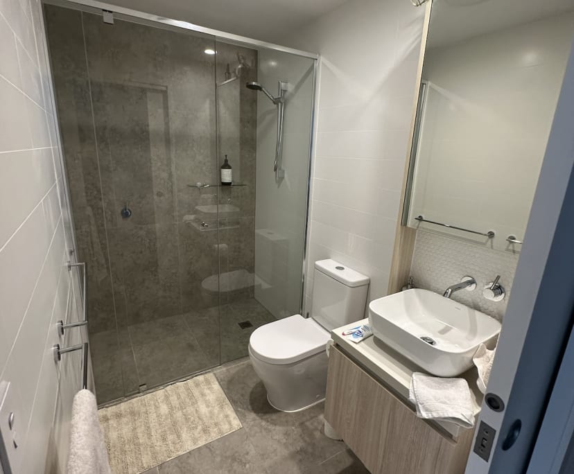 $350, Flatshare, 2 bathrooms, Broadbeach QLD 4218