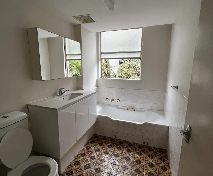 $1,000, 1-bed, 1 bathroom, Bondi NSW 2026