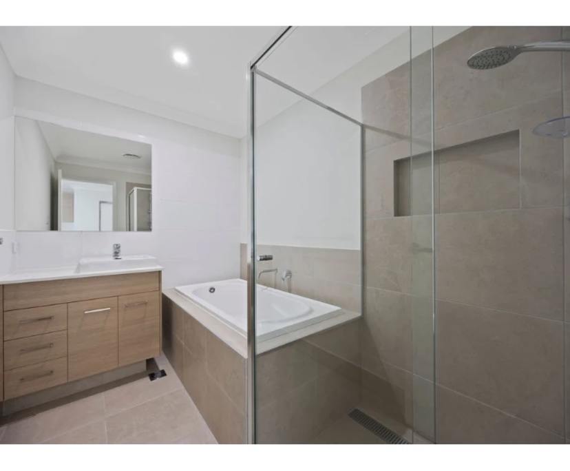 $320, Share-house, 3 bathrooms, Redland Bay QLD 4165