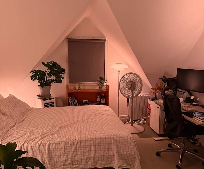 Furnished room in a share house