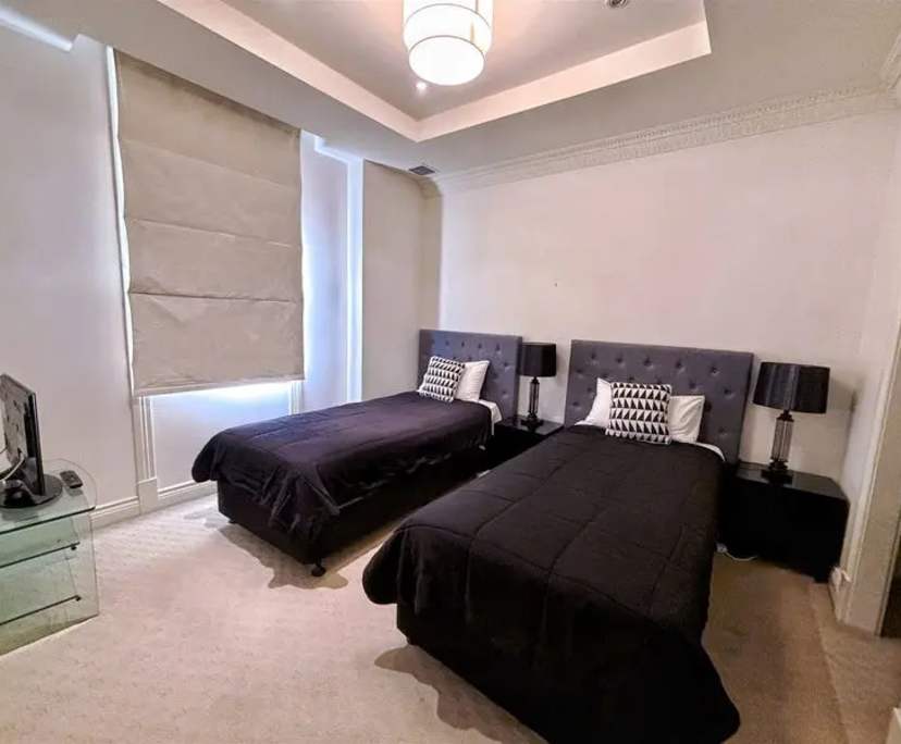 Furnished room with ensuite in a flatshare