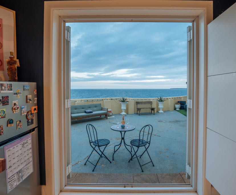 Furnished room in a flatshare