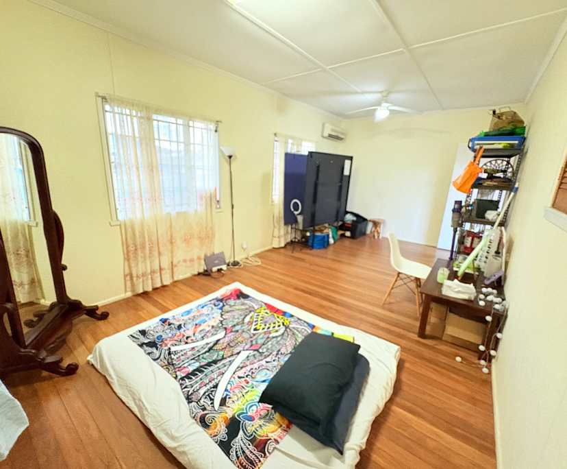 Room in a share house
