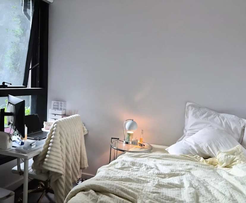 Unfurnished room in a flatshare