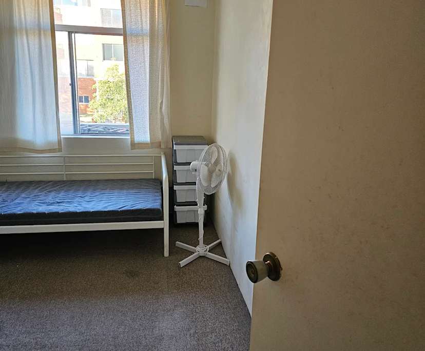 Furnished room in a flatshare