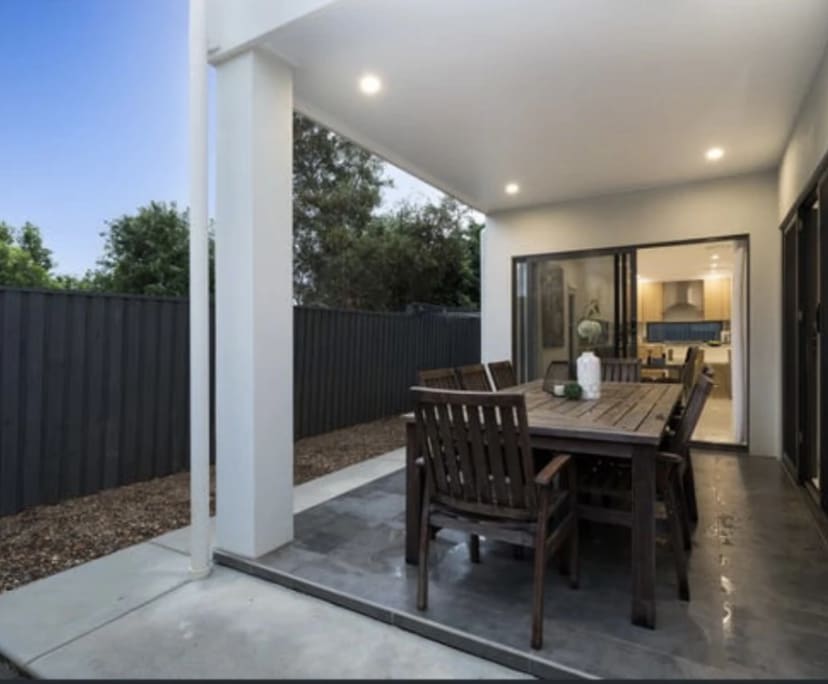 Room for Rent in Eight Mile Plains, Brisbane 240,...