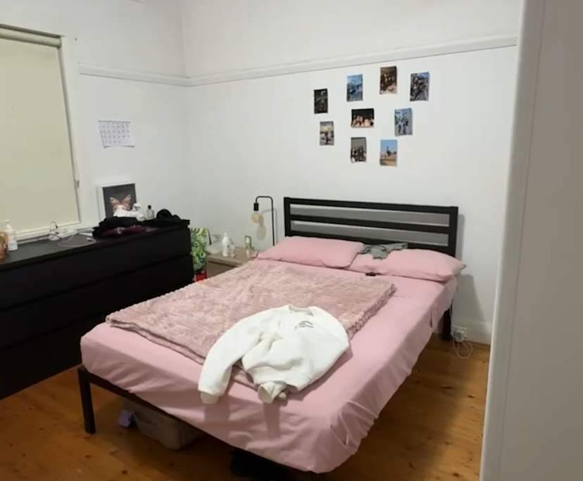Furnished room in a flatshare