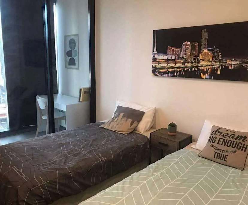 Furnished room in a flatshare