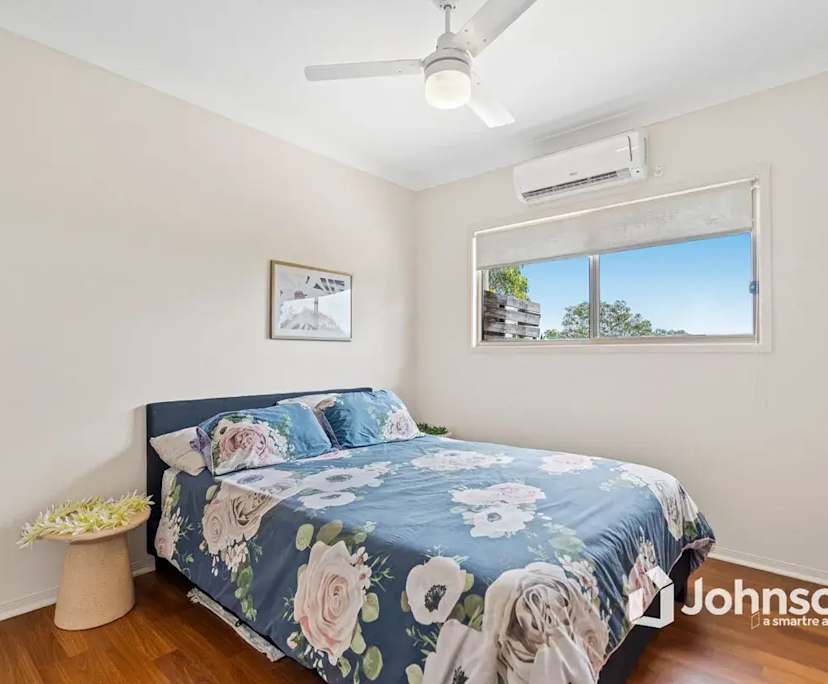 Room in a share house