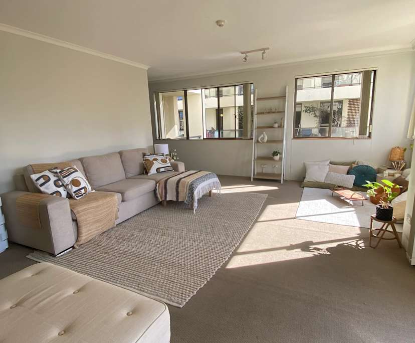 Furnished room in a flatshare