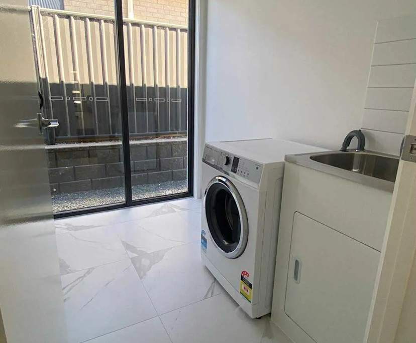 $220, Share-house, 4 bathrooms, Kingston TAS 7050