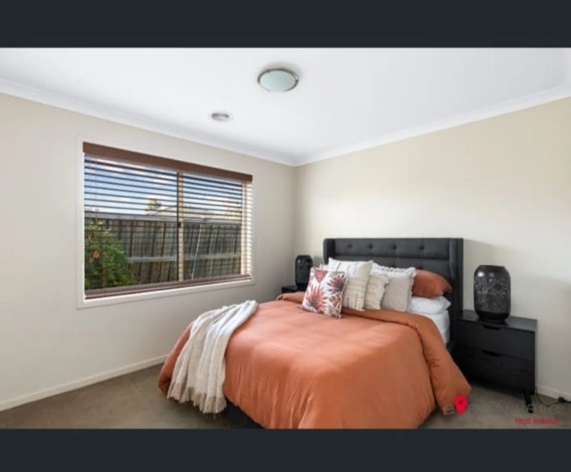 Room for Rent in Truganina, Melbourne 300, Furnis...