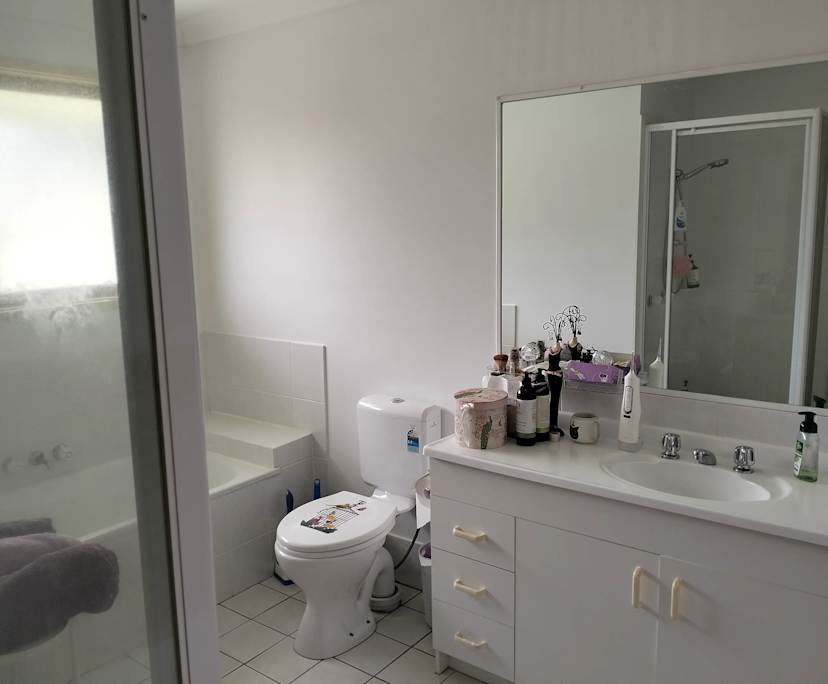 $300, Flatshare, 3 bathrooms, Burleigh Waters QLD 4220