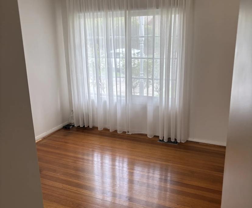 Unfurnished room in a flatshare