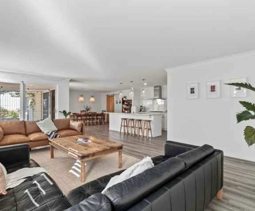 Whole property with 4 rooms for rent
