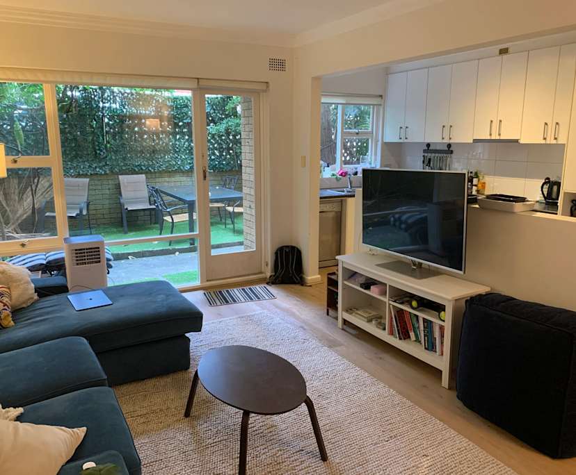 Furnished room in a flatshare