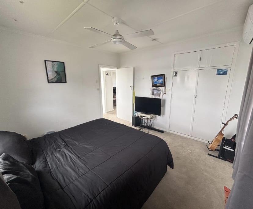 Furnished room in a flatshare