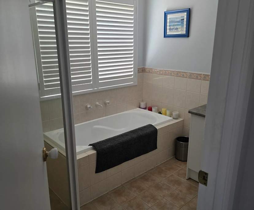 $275, Homestay, 3 bathrooms, Happy Valley SA 5159