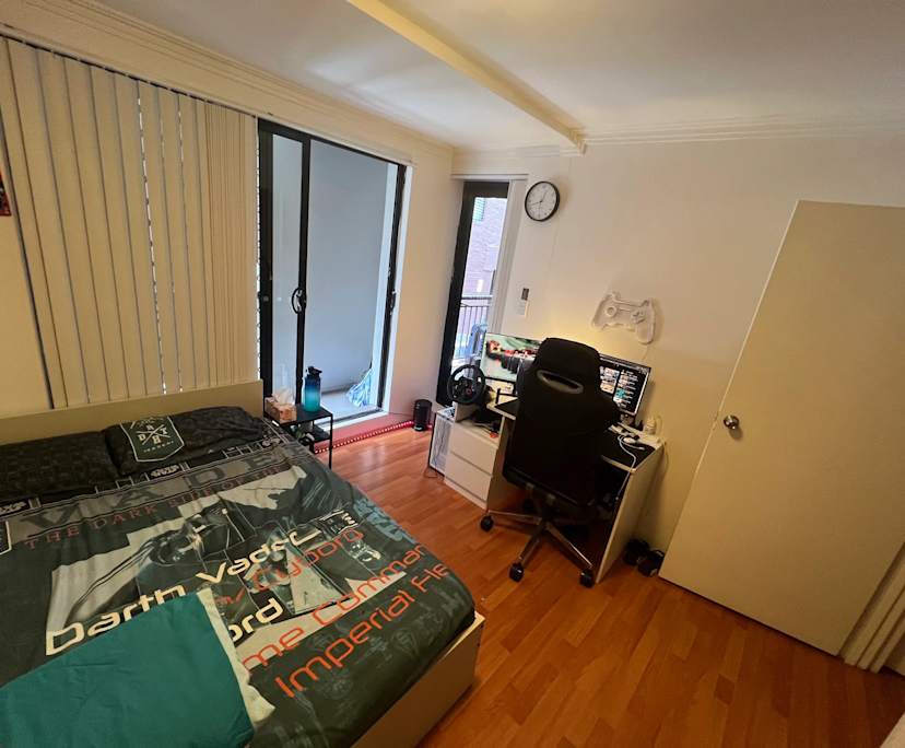 Furnished room in a flatshare